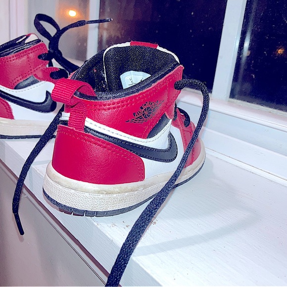AIR JORDAN 1 Pre-Owned Mid Retro Toddler 5C Chicago Black Toe - Picture 9 of 10